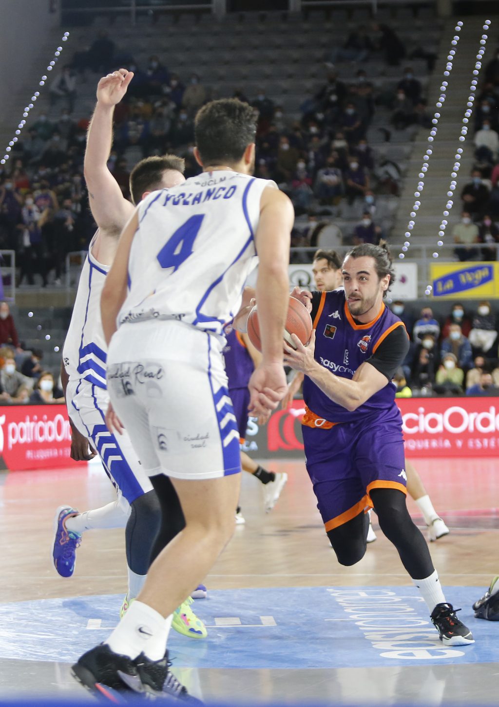 05/02/2022. PalenciaPartido de LEB ORO en el Pabellón Municipal de Deportes de PalenciaEasyCharger Palencia - CB Almansafotos MARTA MORAS