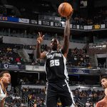 Jones 3 puntos, 6:05 minutos en triunfo de Spurs sobre Pacers