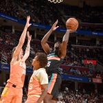 Jones 9 puntos, +12 de valoración en revés de Spurs ante Cavs