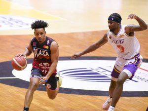 A-RAINER-SANTANA-AL-ATAQUE