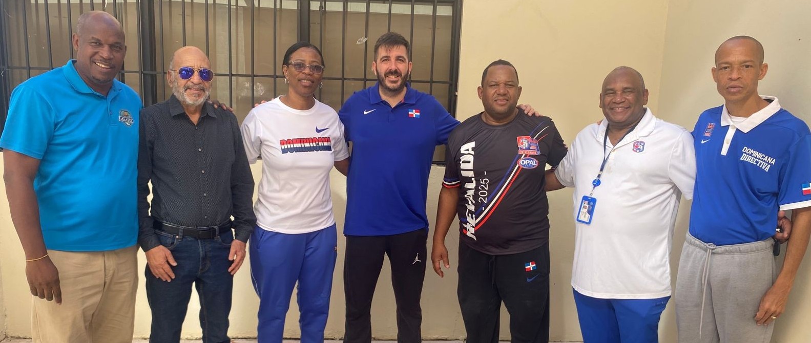 Paco Redondo, en el centro, conTeresa Durán y Melvyn López. Figuran, Juan Carlos Medina, Fernando Teruel, Juan Matos y Seleni Sosa.