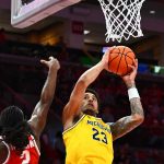 Lendeborg doble-doble en victoria de Michigan ante Ohio State