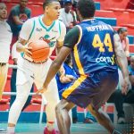 Randy Bautista doble-doble en triunfo de Titanes sobre Héroes