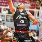 Mendoza 21 puntos, +24 de valoración en revés de Santeros