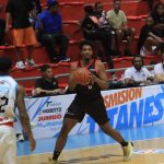 Suero doble-doble liderando Leones sobre Titanes