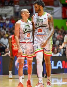 Rigoberto Mendoza junto a Joel Soriano