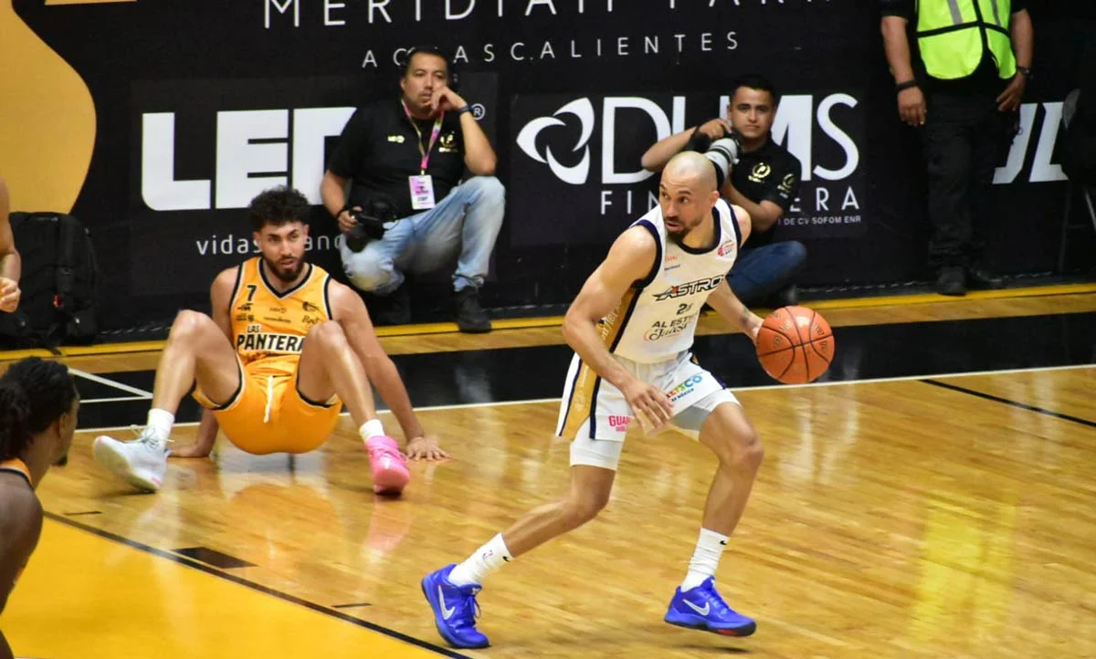 Mendoza 31 puntos, +37 de valoración liderando Astros sobre Panteras