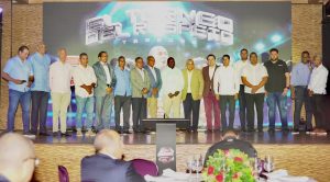 Edwin Castillo, presidente de Abadina, junto a delegados de los equipos participantes del 50 TBS Distrito 2026 y personalidades invitadas.